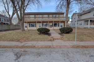 featured image of 614 E 15th St