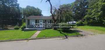 featured image of 1500 Montague St