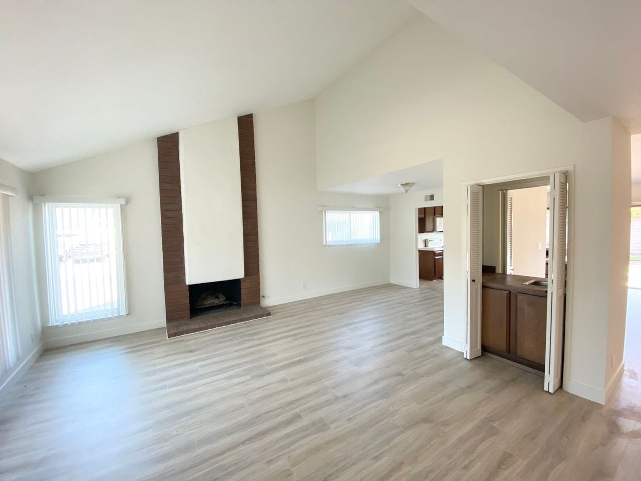 6009 E La Paz Cir - Photo 4 of 20