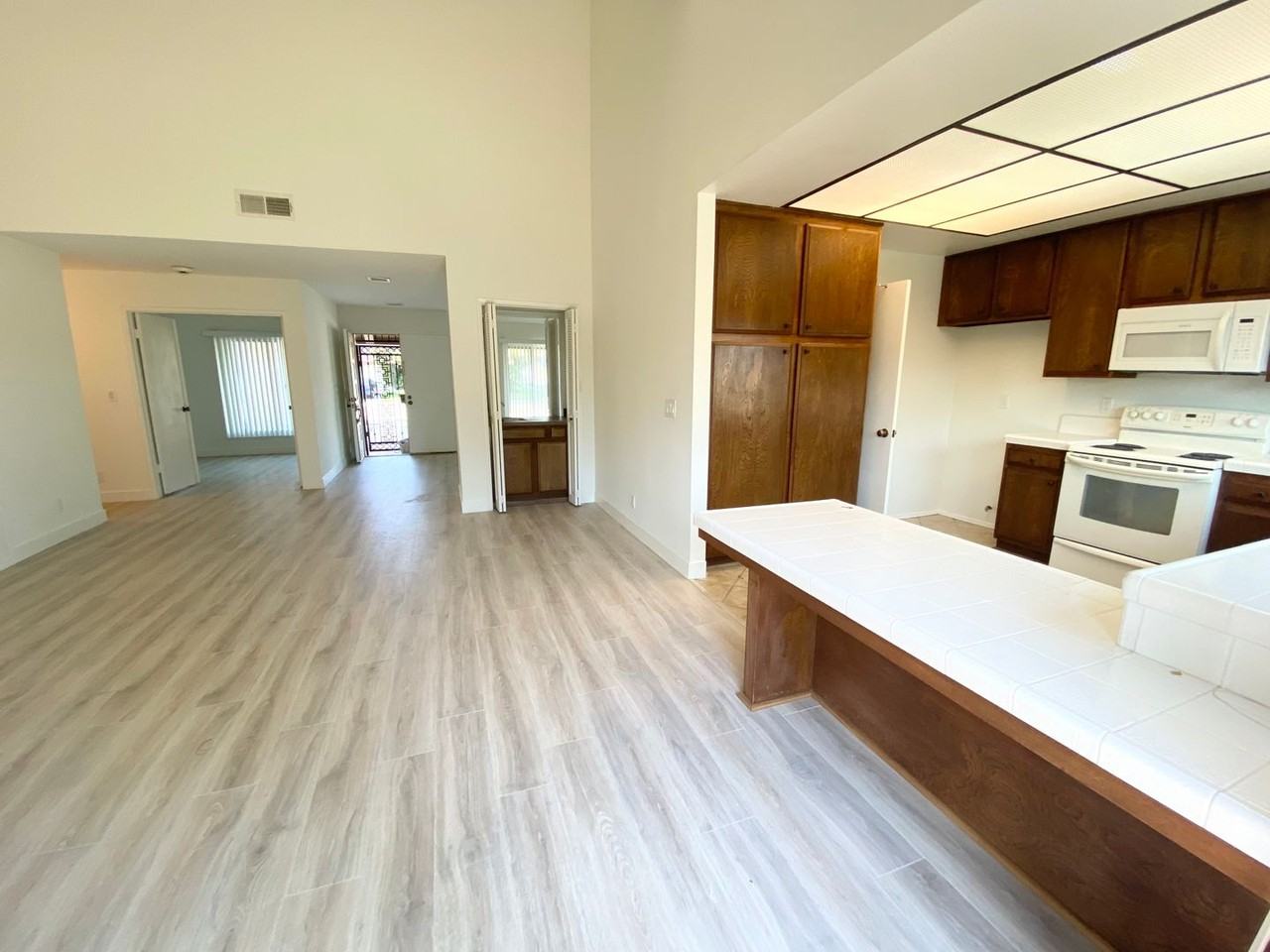 6009 E La Paz Cir - Photo 6 of 20
