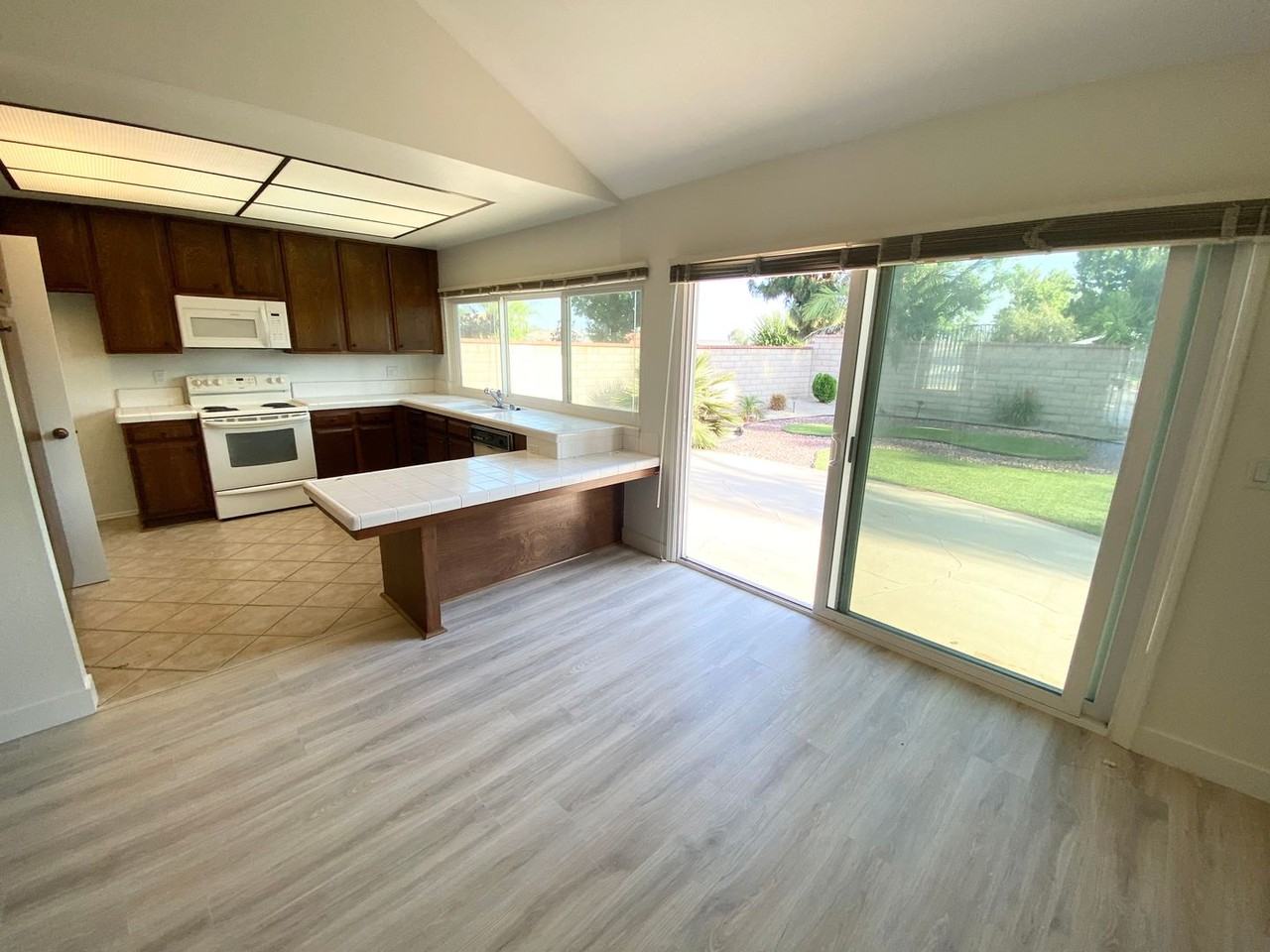 6009 E La Paz Cir - Photo 7 of 20
