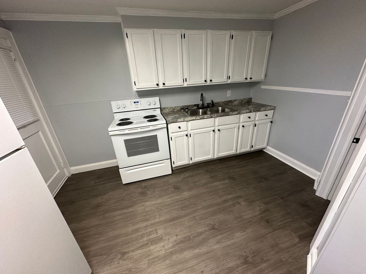 426 South Beaumont Avenue #A - Photo 3 of 10