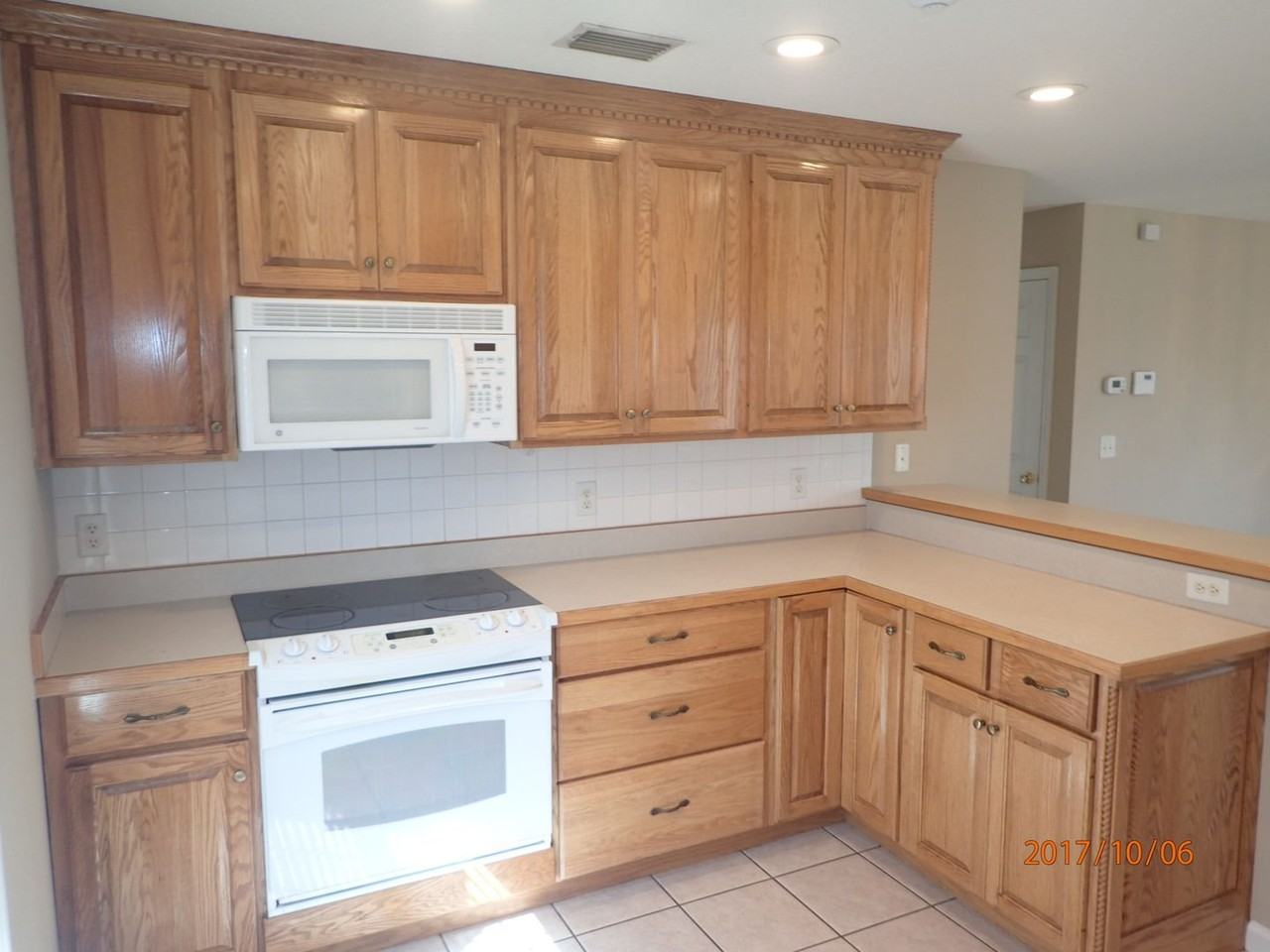 96 Oak St - Photo 4 of 16