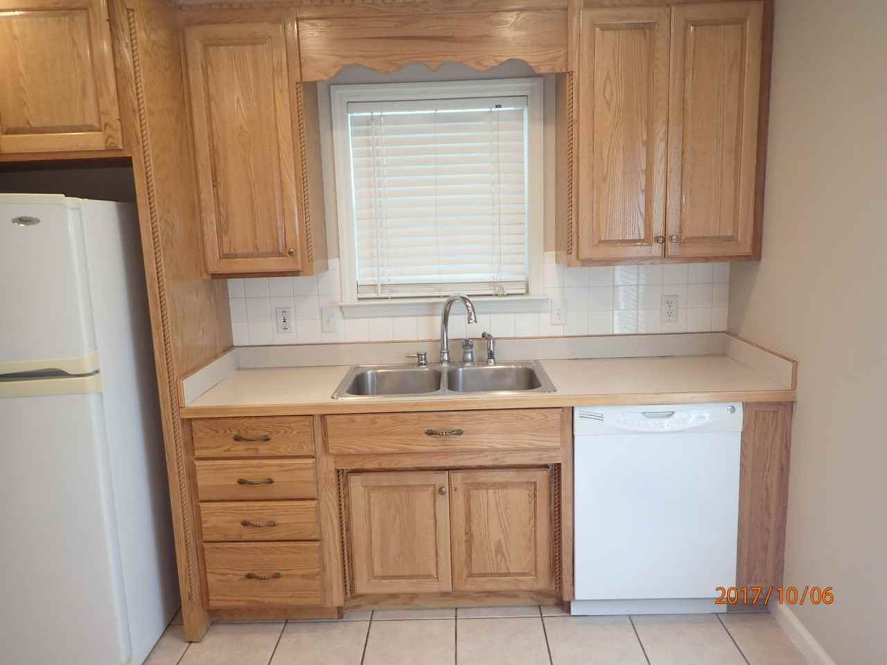 96 Oak St - Photo 5 of 16