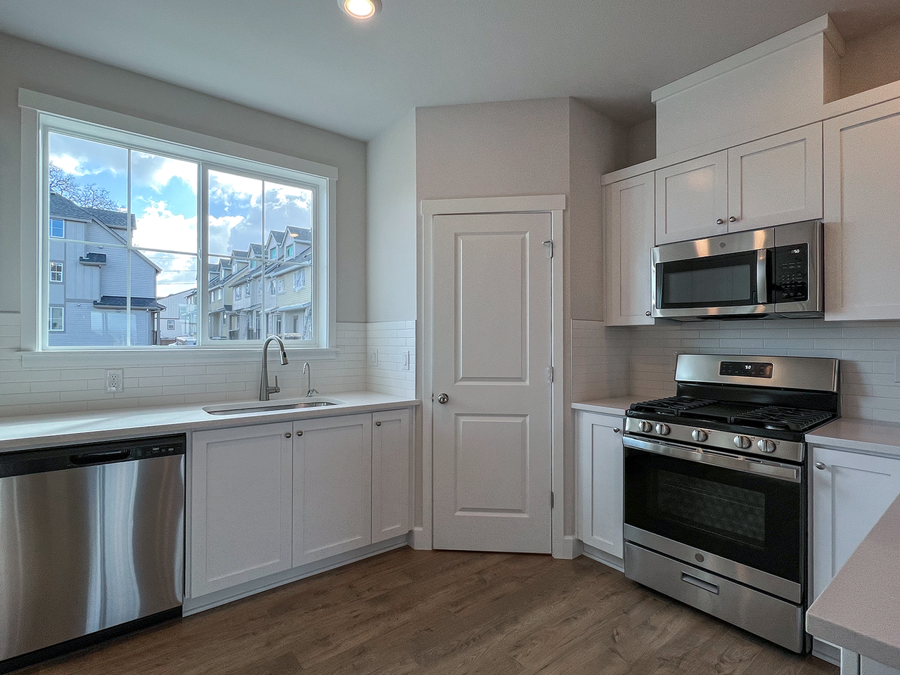 12957 Sw Meadbrook Ln - Photo 3 of 50