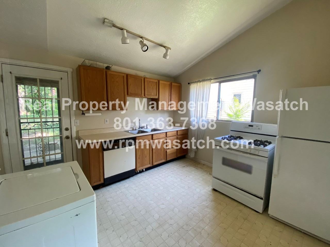 1011 S Windsor St - Photo 5 of 18