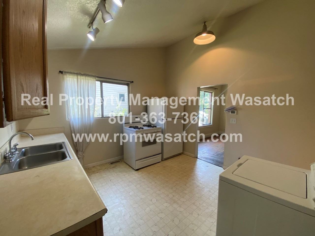 1011 S Windsor St - Photo 7 of 18