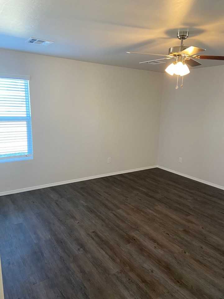1529 Nw 113th St - Photo 7 of 19