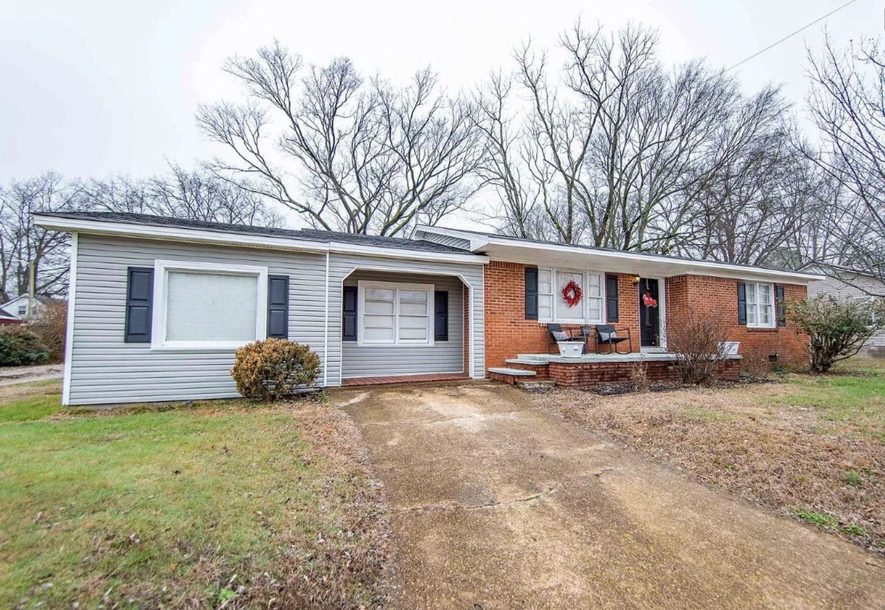 111 N Elm St - Photo 3 of 14