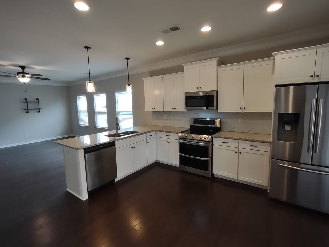 143 Kingston Dr - Photo 3 of 25