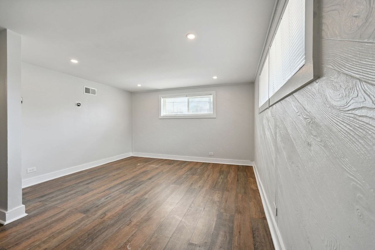 1520 Oneida St - Photo 4 of 26