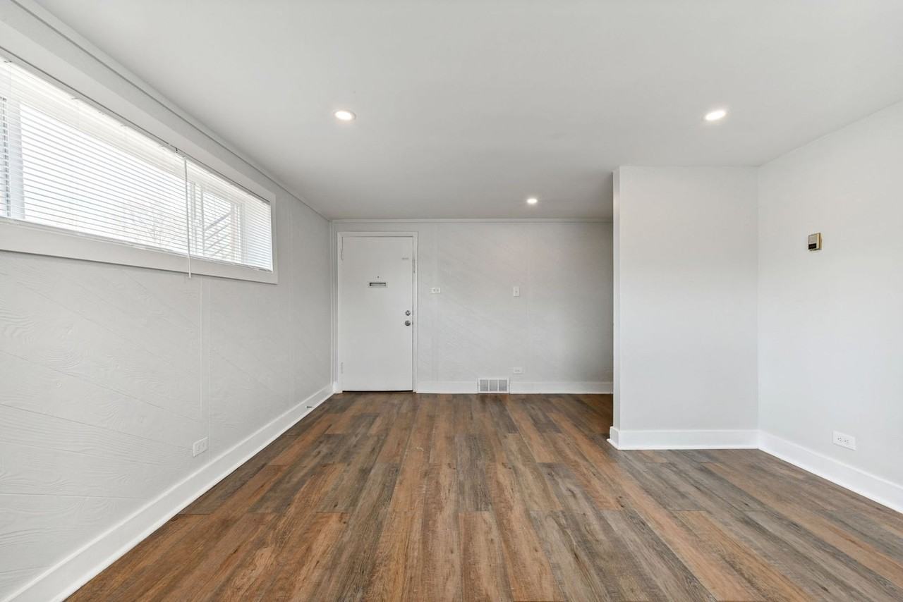 1520 Oneida St - Photo 5 of 26