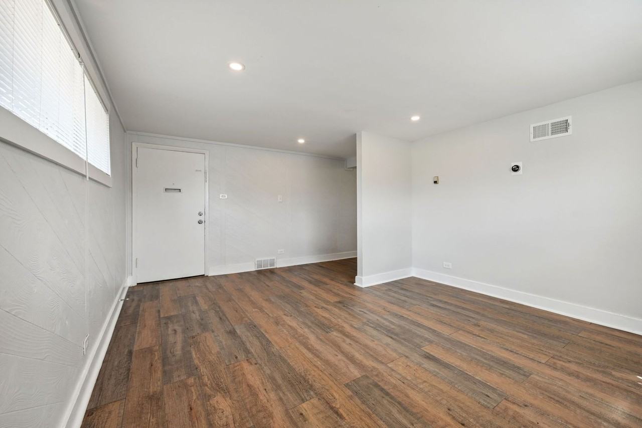 1520 Oneida St - Photo 6 of 26