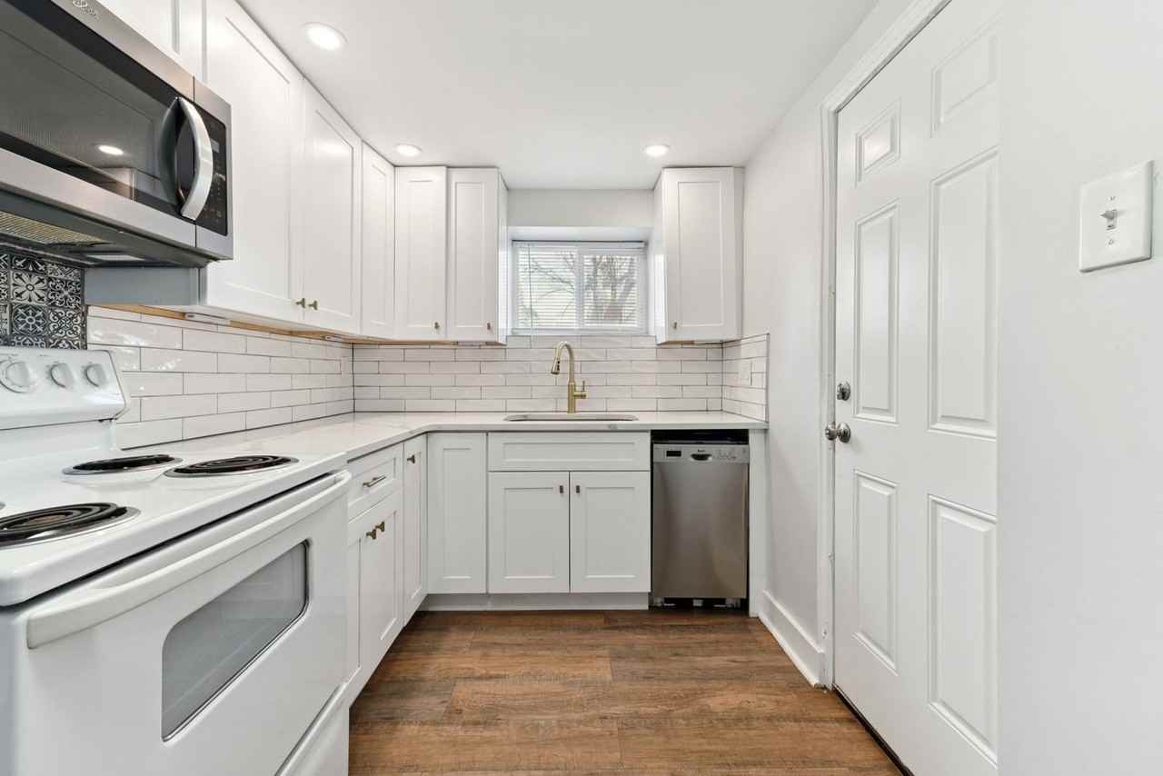 1520 Oneida St - Photo 7 of 26