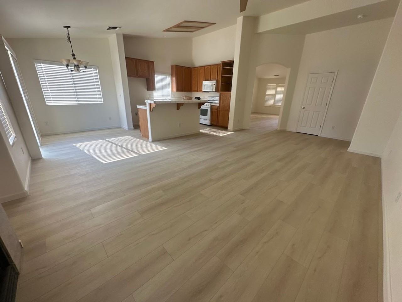 595 Martha Ct - Photo 2 of 8