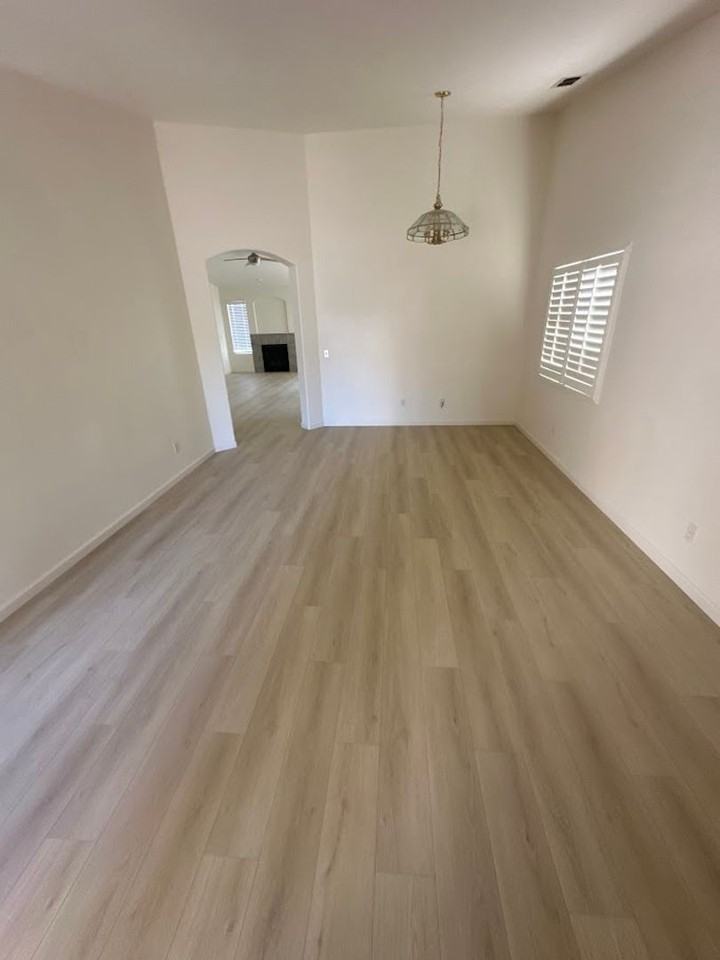 595 Martha Ct - Photo 3 of 8