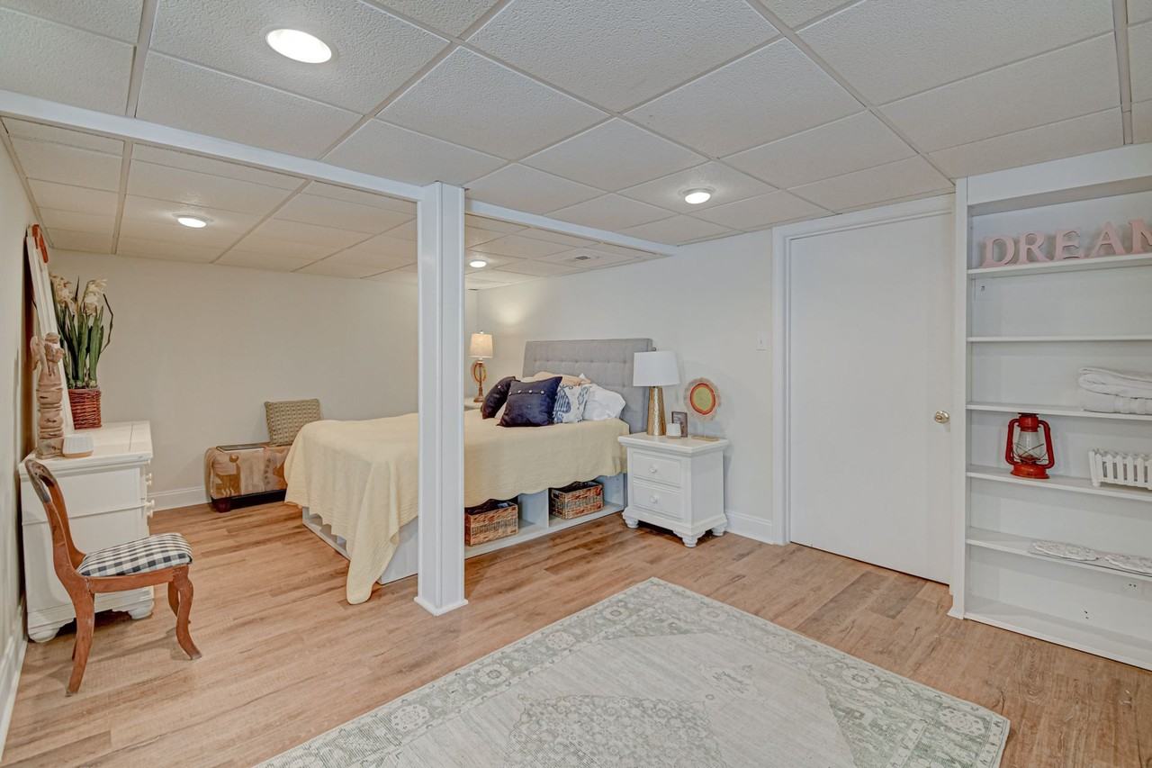 2920 Robinhood Road - Photo 2 of 37