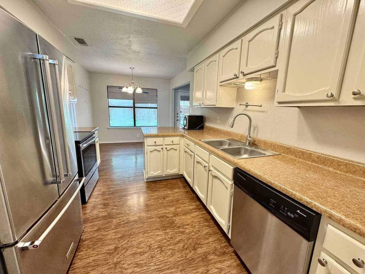 4410 Lakebend West Dr - Photo 7 of 37