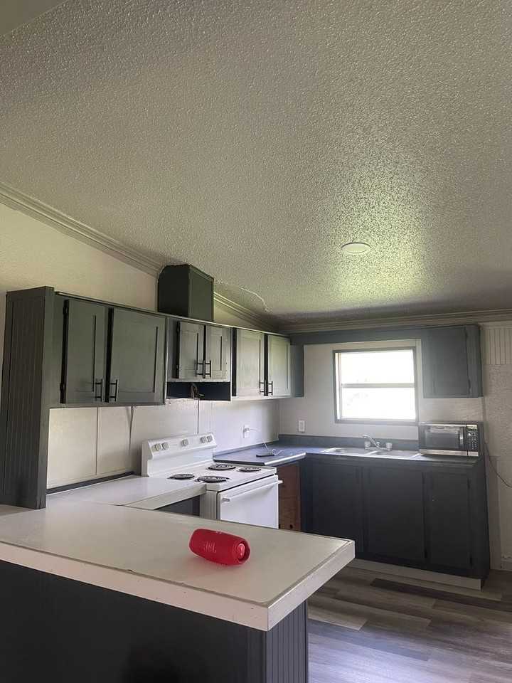 1605 Schell St - Photo 2 of 7