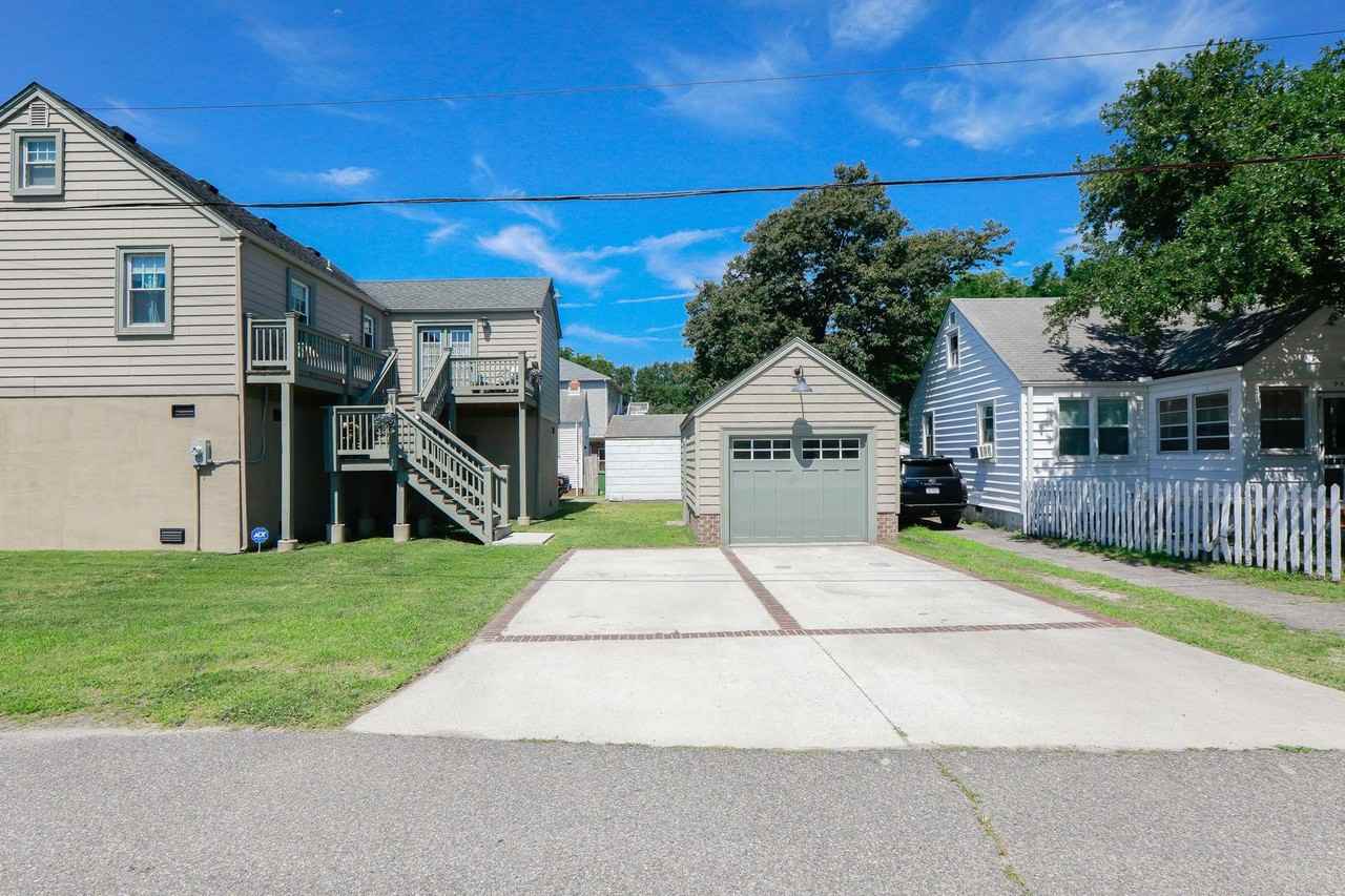 1040 Little Bay Ave - Photo 2 of 48