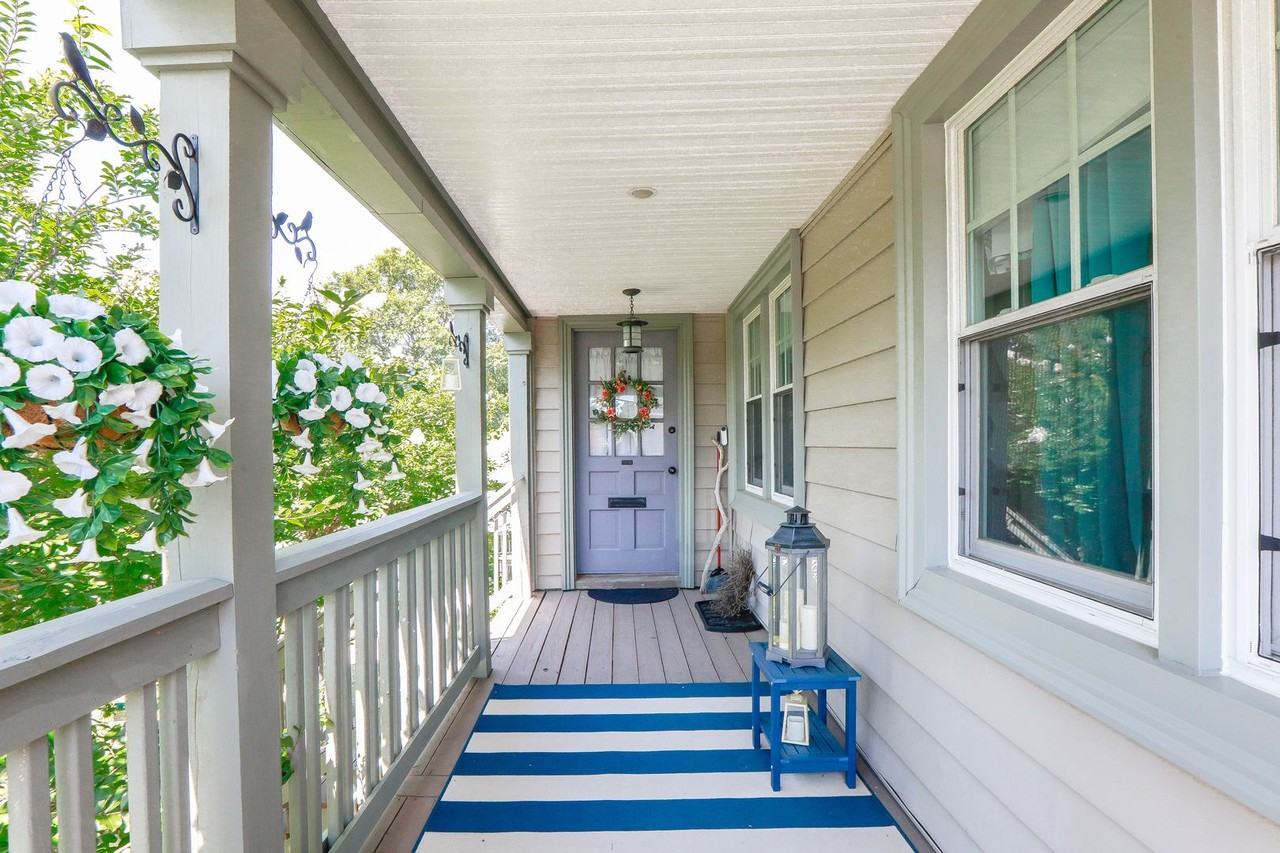 1040 Little Bay Ave - Photo 4 of 48