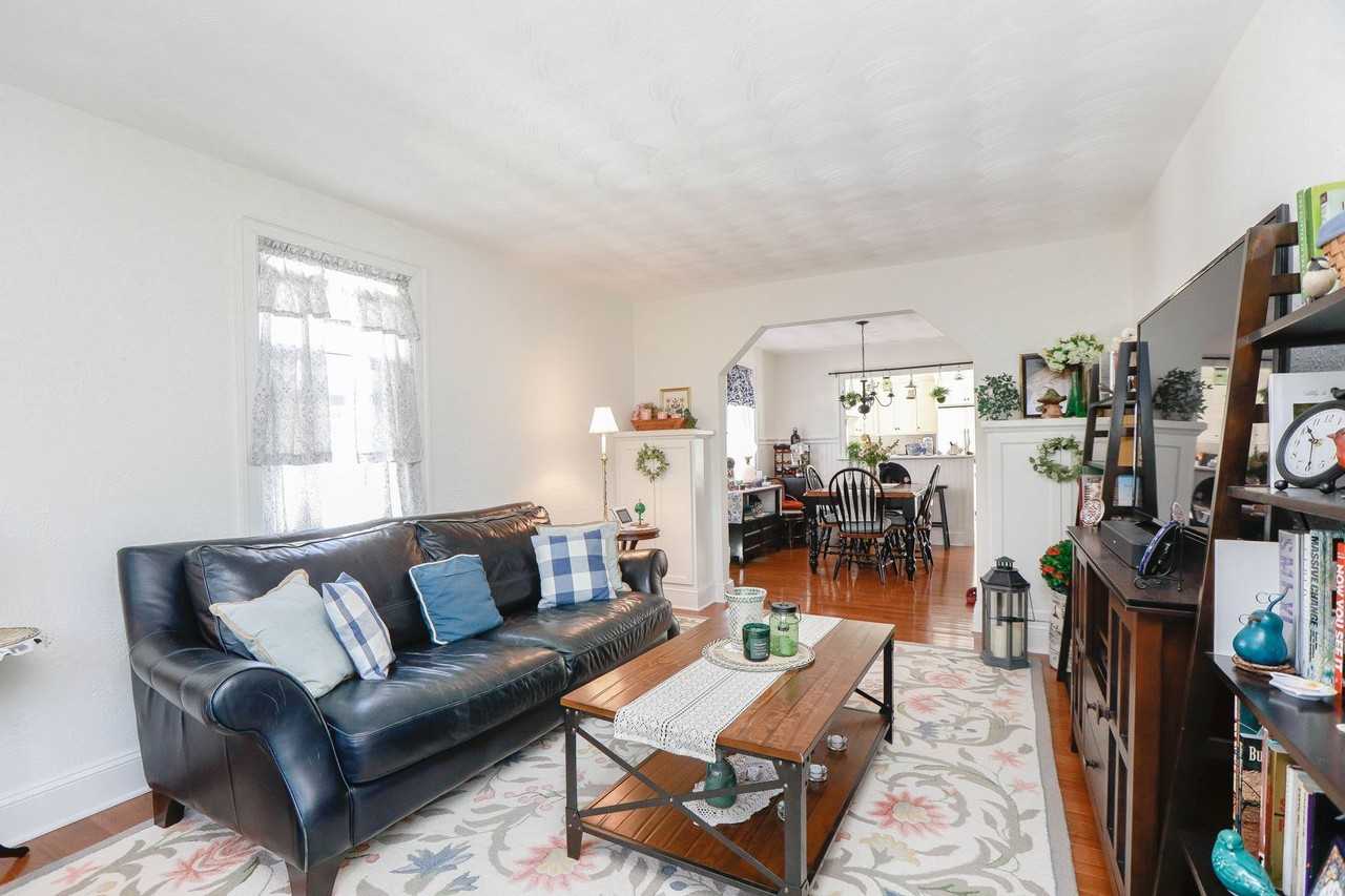 1040 Little Bay Ave - Photo 6 of 48