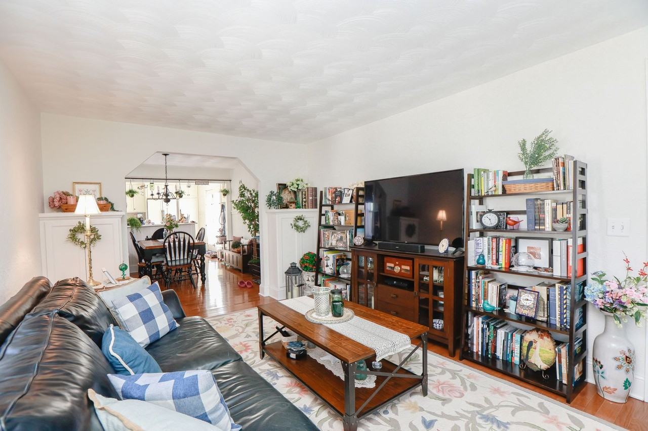 1040 Little Bay Ave - Photo 7 of 48