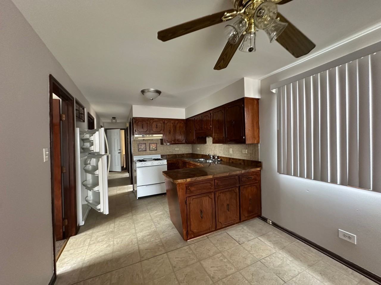 6155 S Archer Ave - Photo 3 of 35