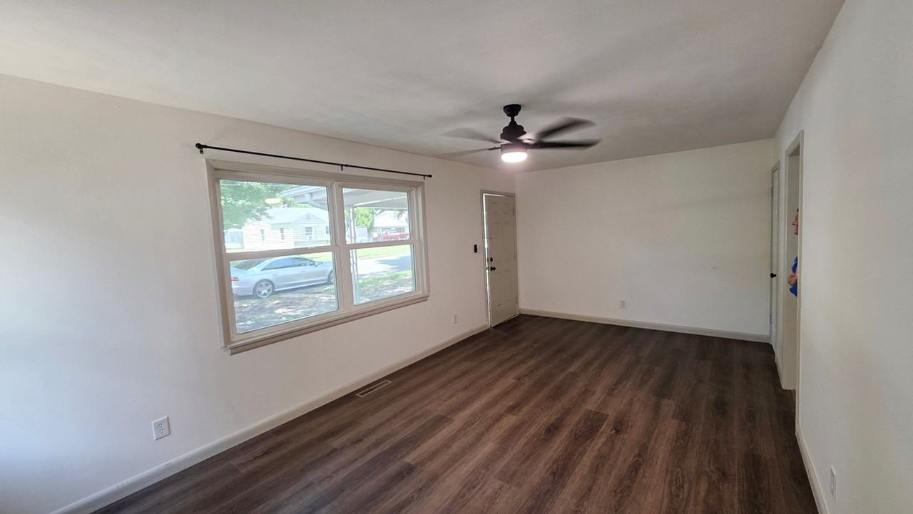 2028 S Fairway Ave - Photo 3 of 9
