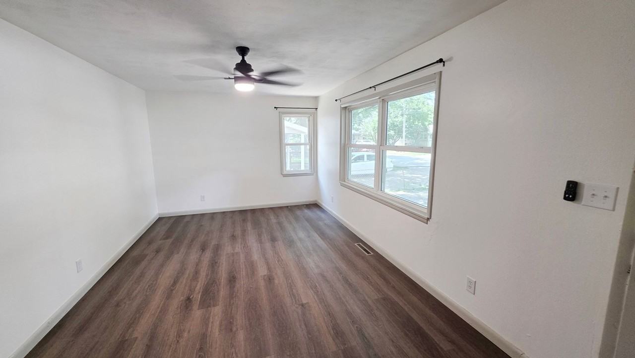 2028 S Fairway Ave - Photo 4 of 9