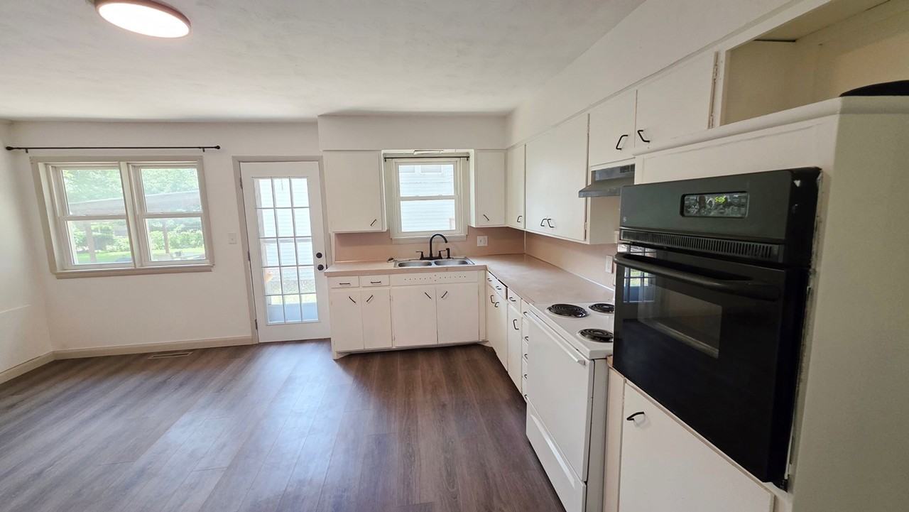 2028 S Fairway Ave - Photo 5 of 9