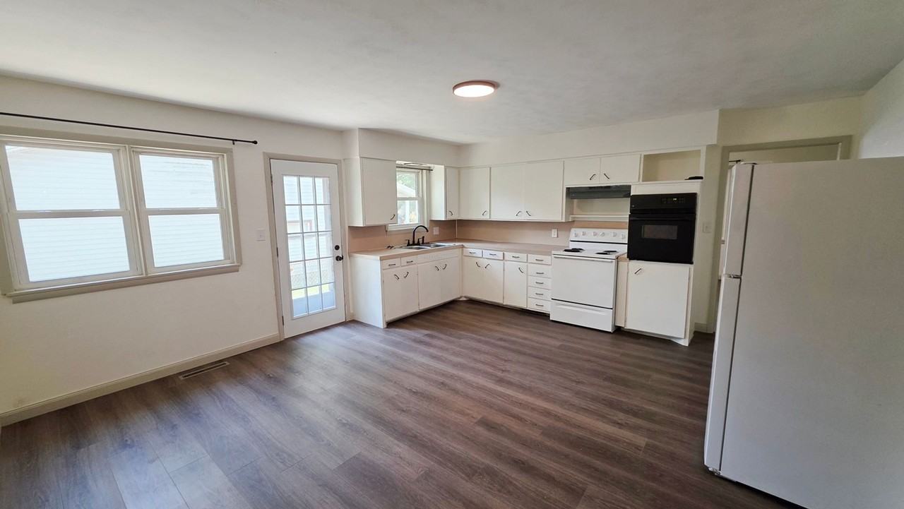 2028 S Fairway Ave - Photo 6 of 9