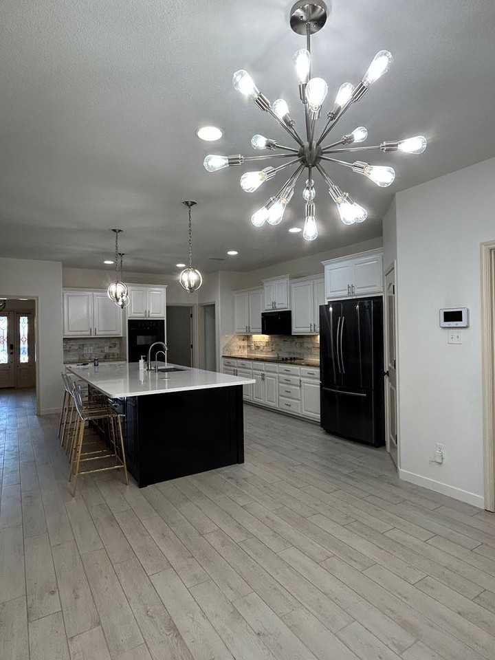 5900 Oak Creek Dr - Photo 5 of 24