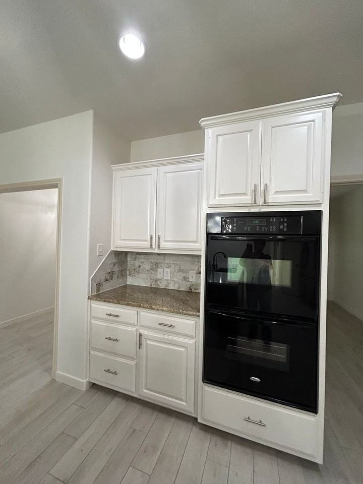 5900 Oak Creek Dr - Photo 6 of 24