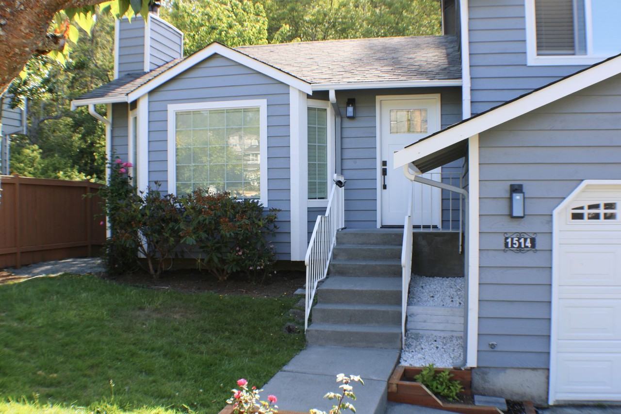 1514 51st Pl Sw - Photo 2 of 23