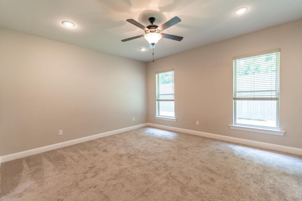 349 Coppice Pl - Photo 4 of 10