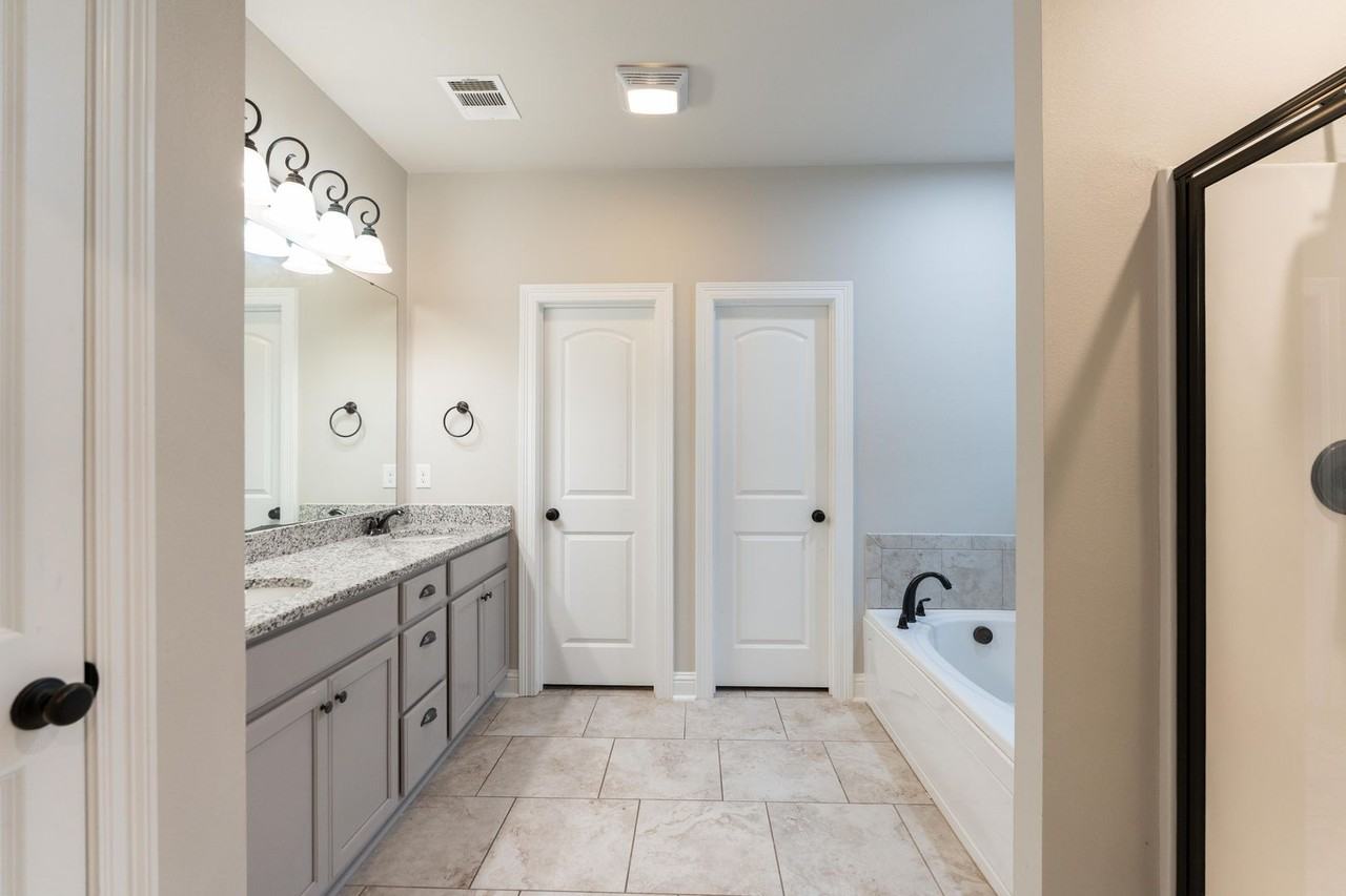 349 Coppice Pl - Photo 5 of 10