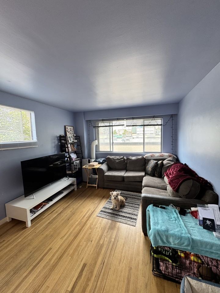 1516 Burnaby St - Photo 5 of 7