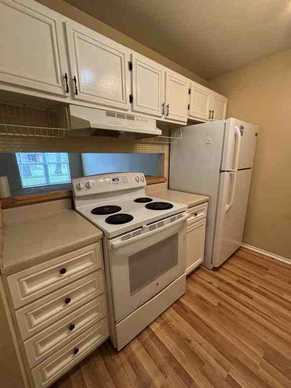 2119 Westwind Cir - Photo 4 of 14