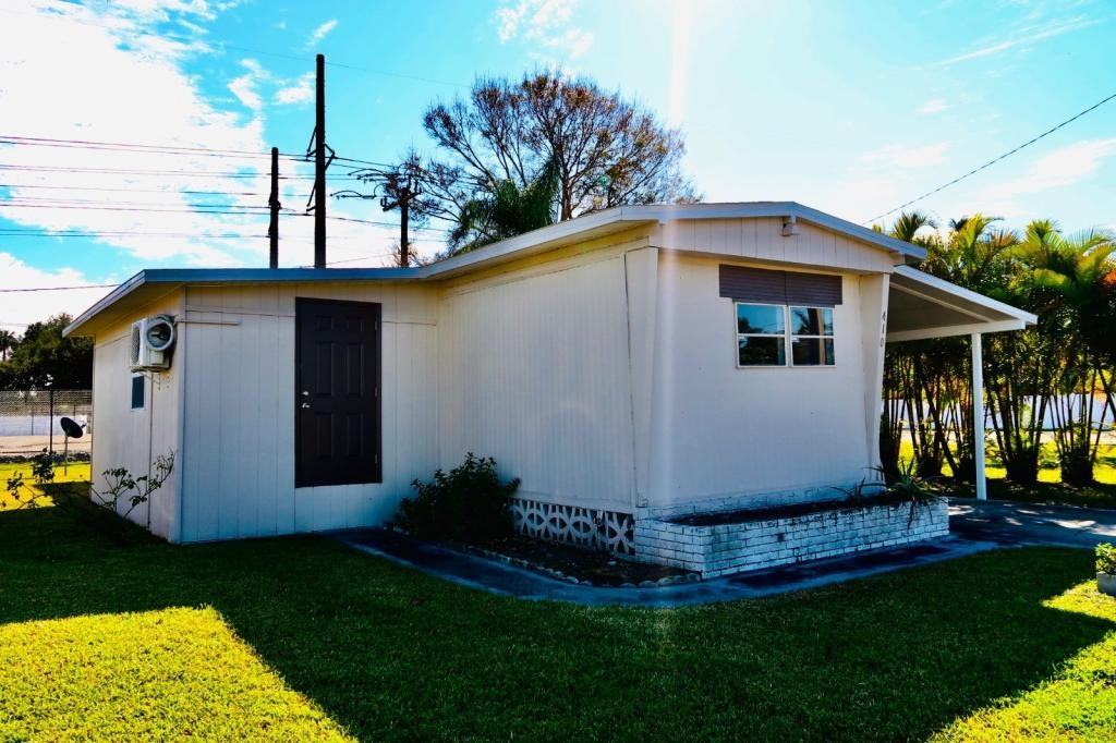 410 Suwanee Drive - Photo 5 of 18