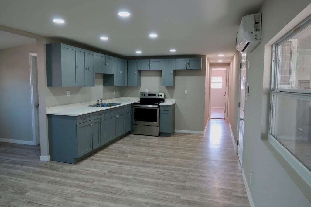 410 Suwanee Drive - Photo 6 of 18