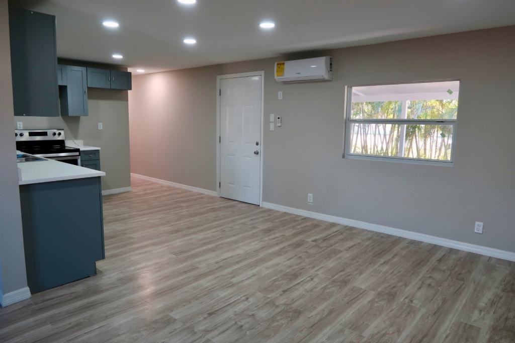 410 Suwanee Drive - Photo 7 of 18