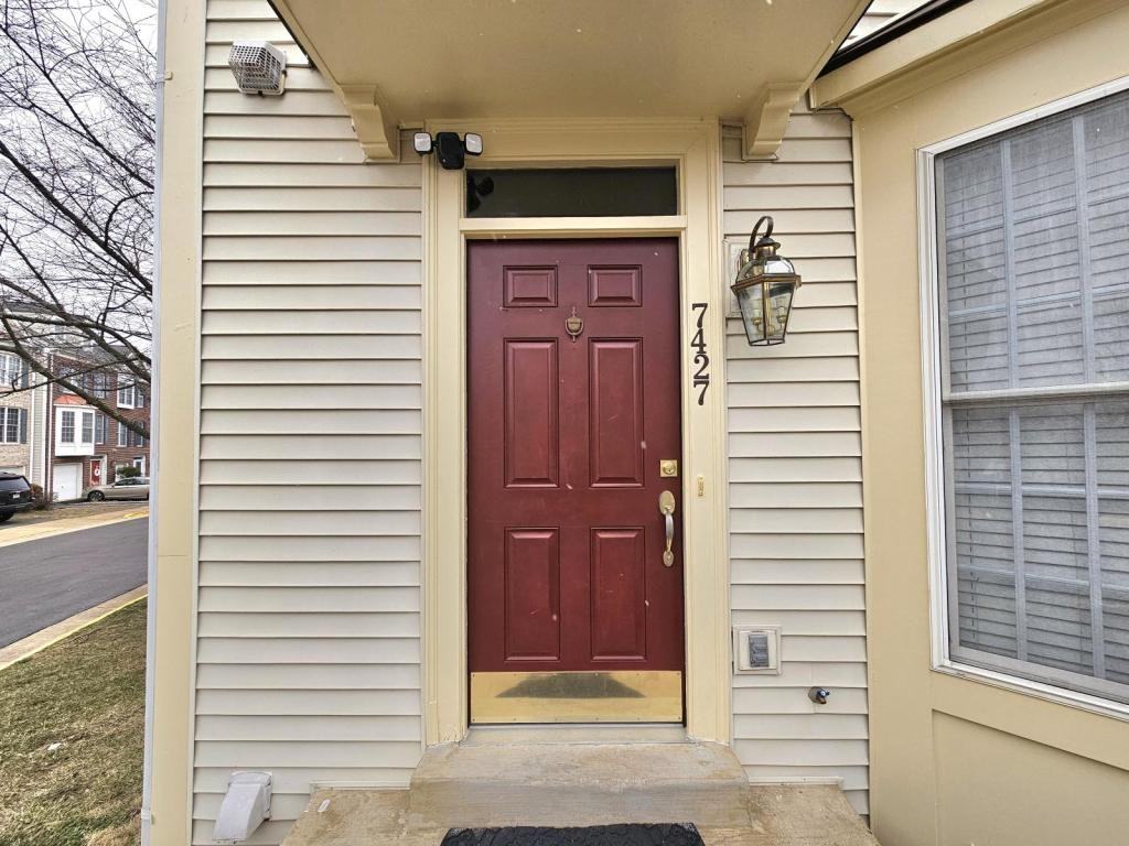 7427 Ardglass Ct - Photo 2 of 33