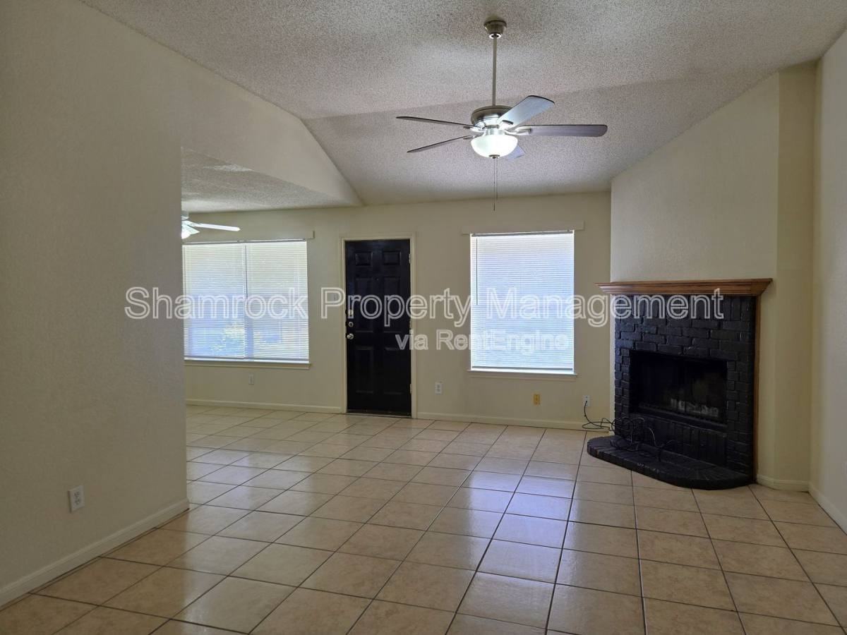 712 Old Lorena Rd - Photo 2 of 10