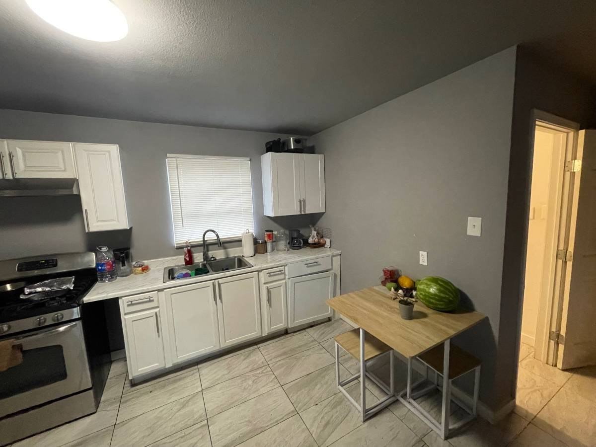 315 Readwell Dr - Photo 2 of 3