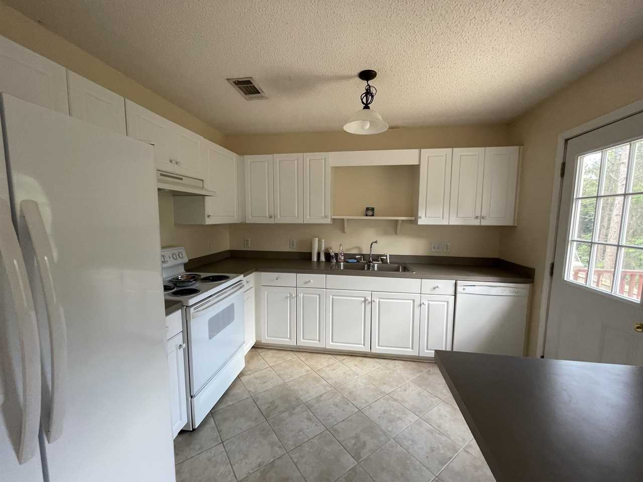 1228 Ego Dr - Photo 3 of 12