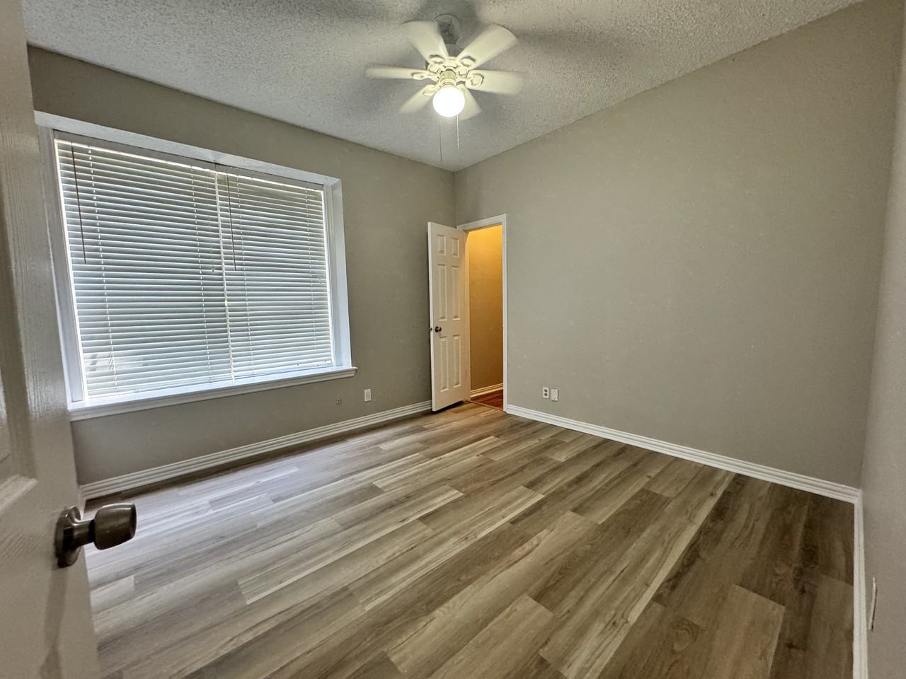 401 Ridgewood Dr - Photo 3 of 26