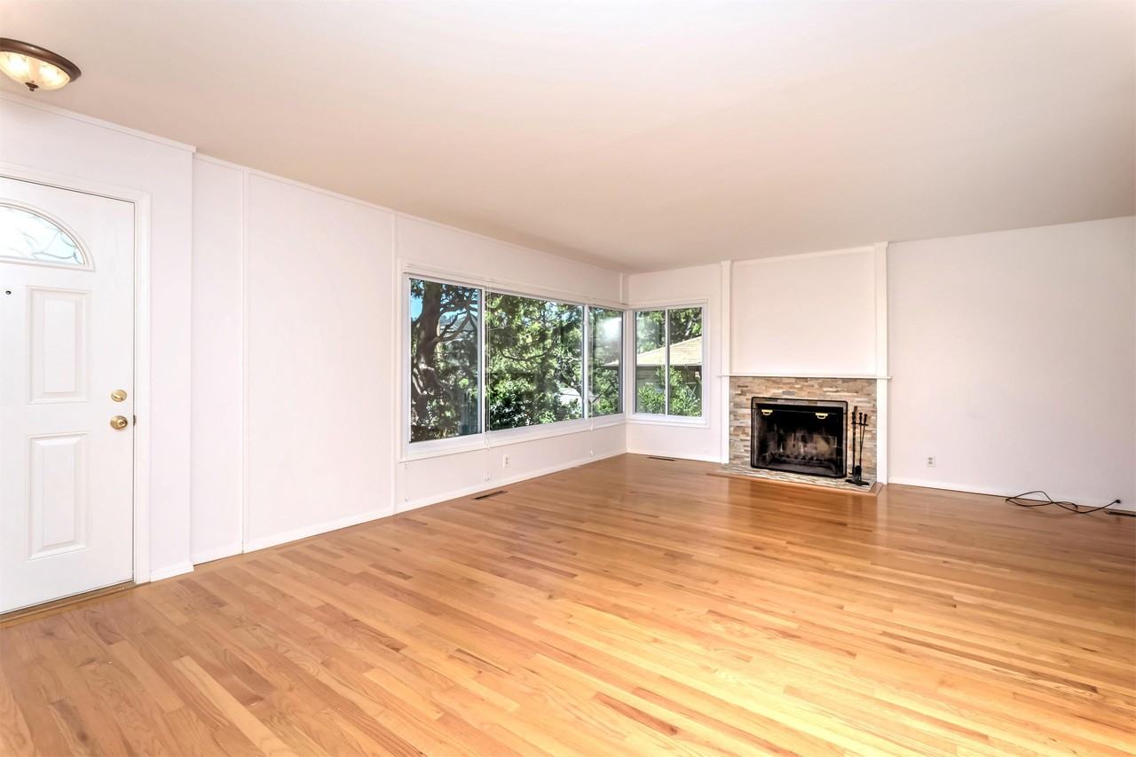 1948 Oak Crest Dr - Photo 3 of 15