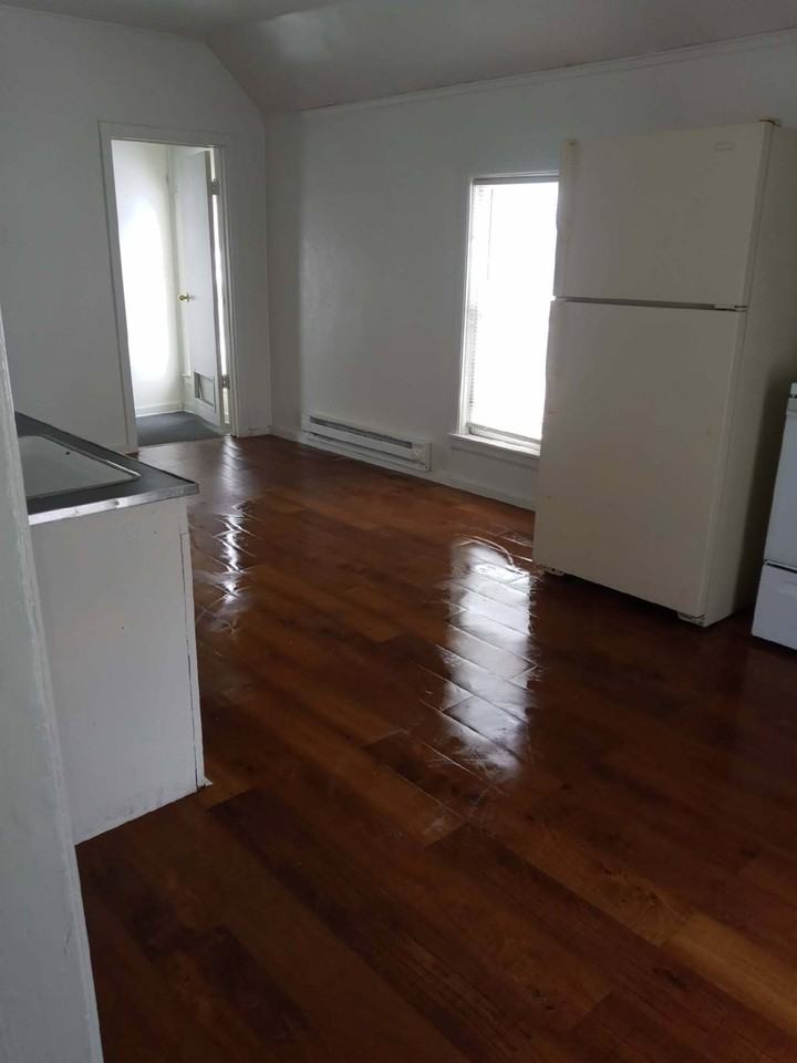 1035 N 3rd E #C - Photo 7 of 20