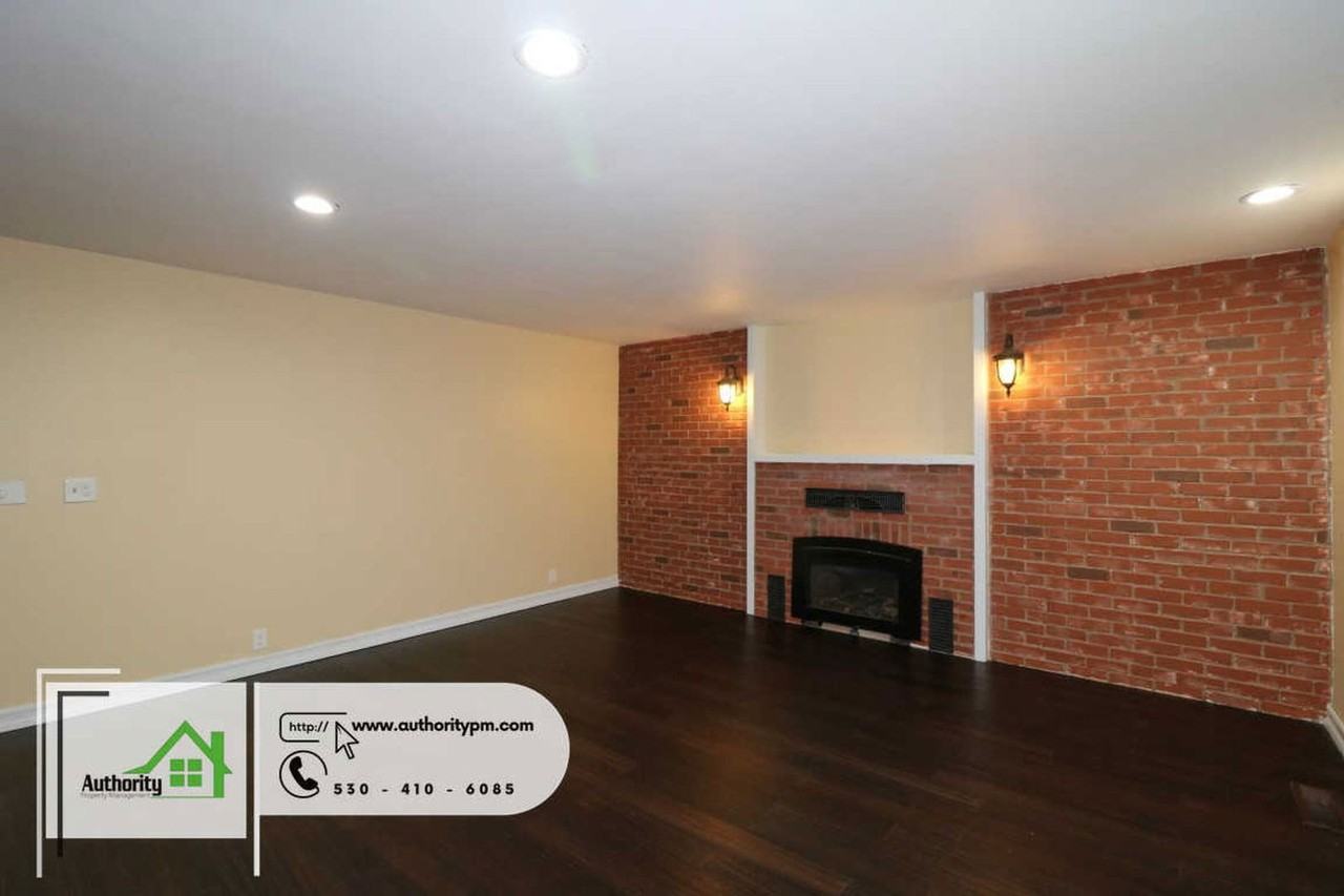 875 Lakeview Dr - Photo 5 of 36